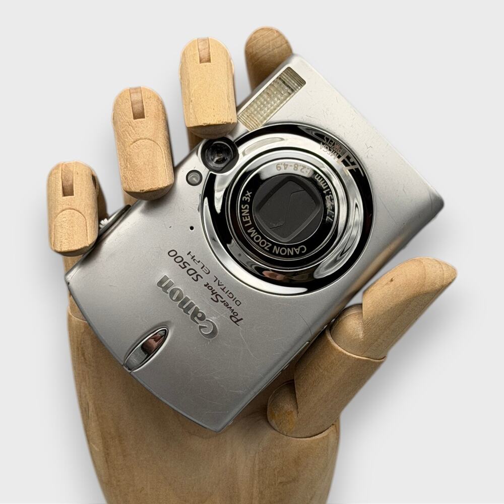 Canon PowerShot SD500 Digital Camera | 7.1MP | Silver